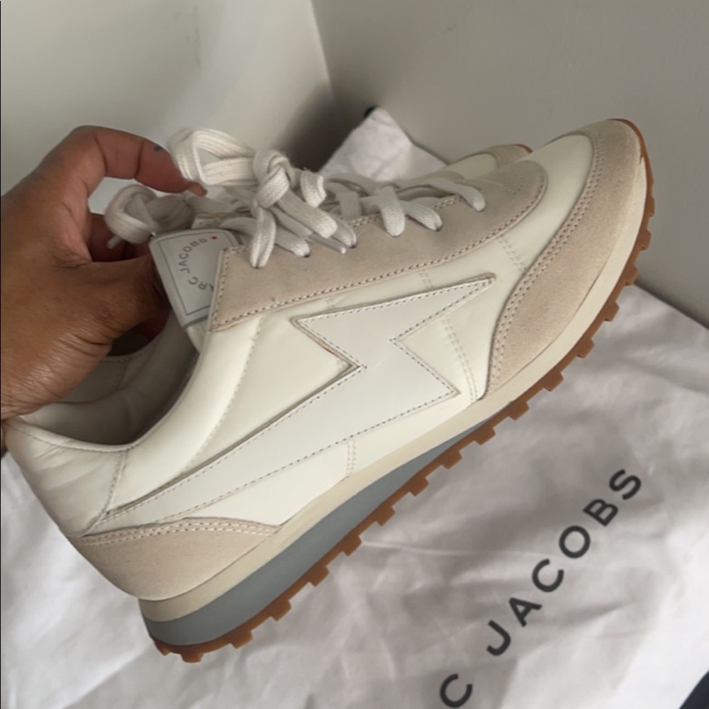 Only wore once great condition size woman 9 runs small 😍 Marc Jacob sneakers
